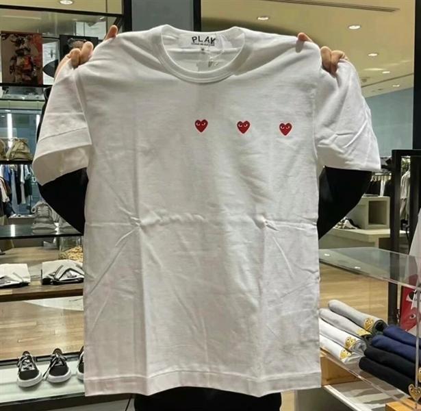 CDG PLAY 3 Hearts Tee