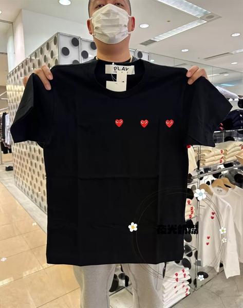 CDG PLAY 3 Hearts Tee