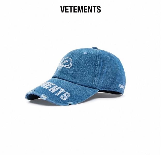 Vetements Heart Embroided Logo Cap